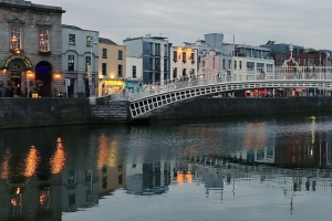 Ha'penny Bridge, Wellington Quay & River Liffey, Dublin (507187)