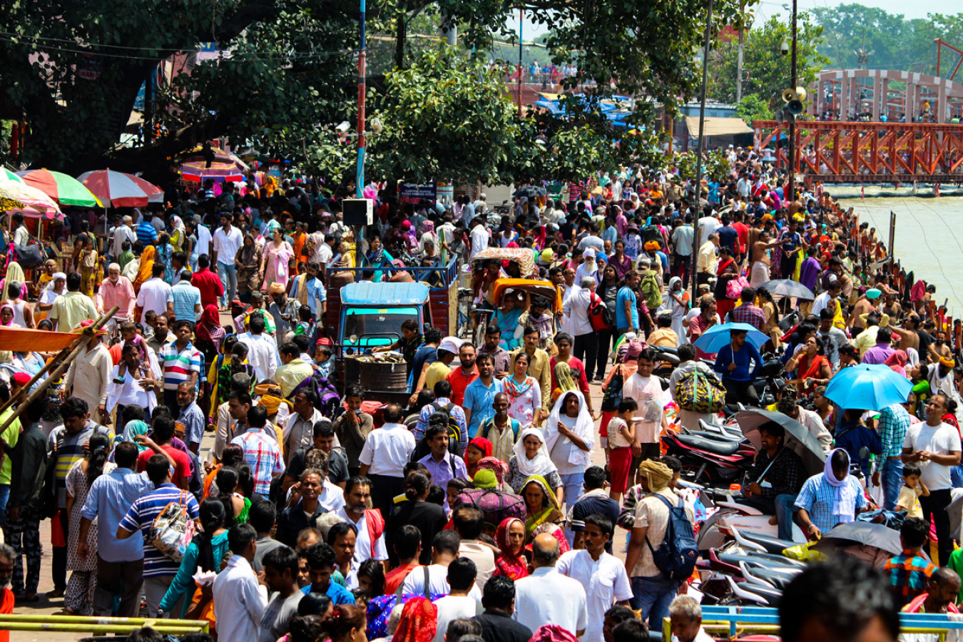 Despite announcing plans to ease UK visa restrictions for Indian nationals, government ministers have criticised the proposals.
