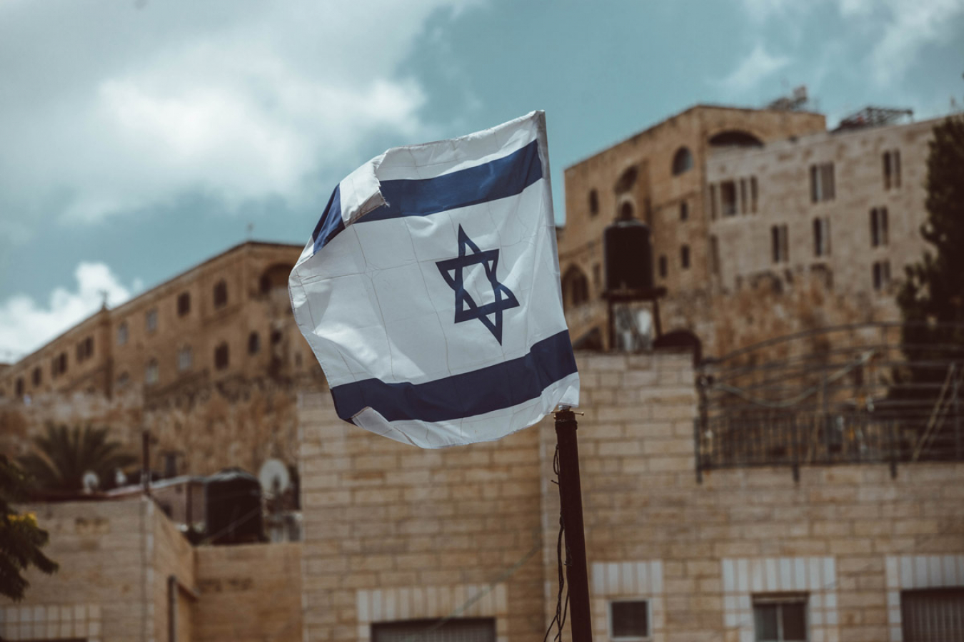 US visit visa applicants in Israel are being told that the wait time for appointments at consular services is up to 18 months. Israel