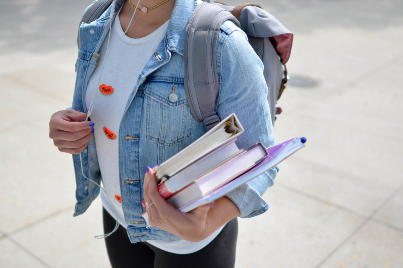 Amid US visa delays, Chinese students are snubbing American higher education in favor of heading to the UK.